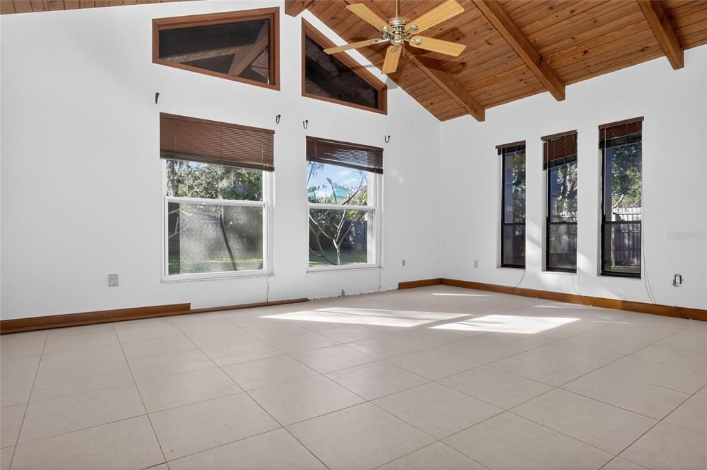 For Sale: $369,900 (3 beds, 2 baths, 1584 Square Feet)