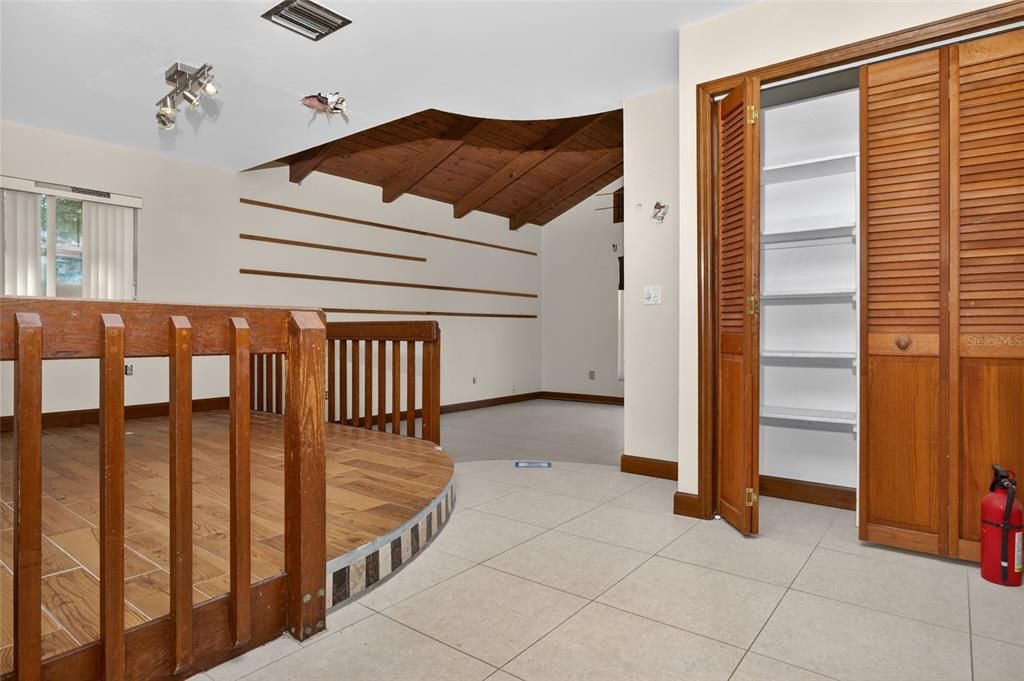 For Sale: $369,900 (3 beds, 2 baths, 1584 Square Feet)