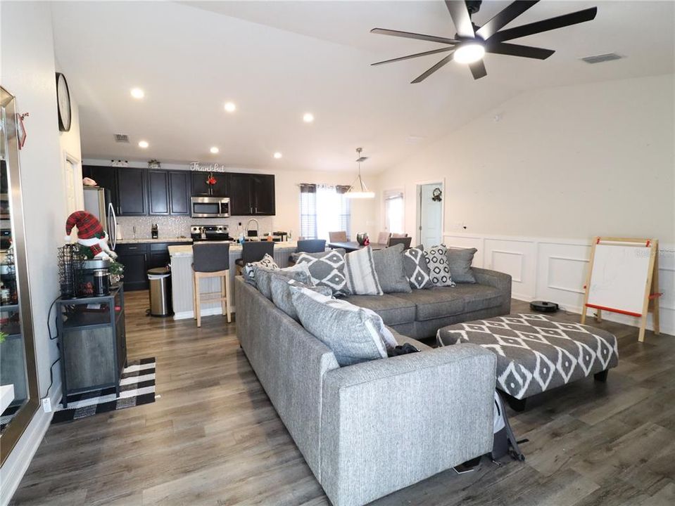 For Sale: $280,000 (3 beds, 2 baths, 1513 Square Feet)