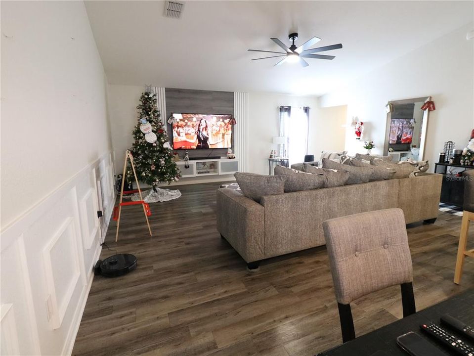 For Sale: $280,000 (3 beds, 2 baths, 1513 Square Feet)