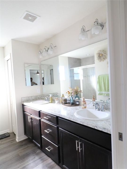 For Sale: $280,000 (3 beds, 2 baths, 1513 Square Feet)