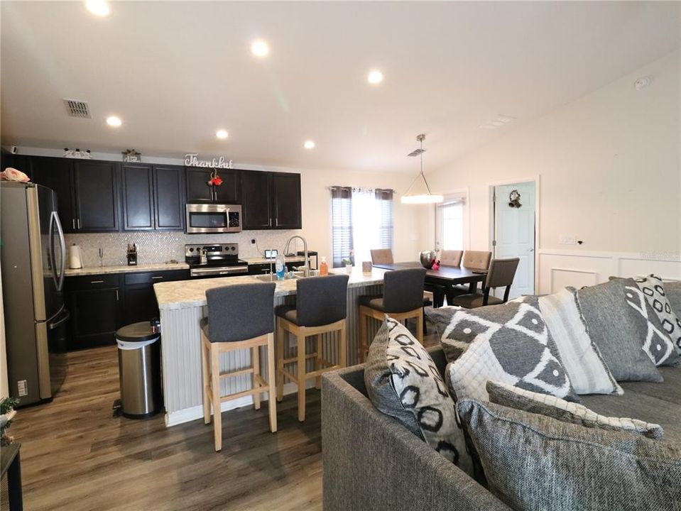 For Sale: $280,000 (3 beds, 2 baths, 1513 Square Feet)