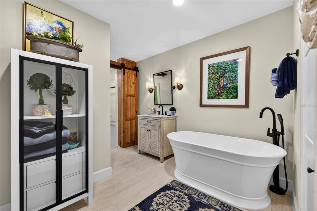 En Venta: $1,695,000 (3 camas, 3 baños, 2745 Pies cuadrados)