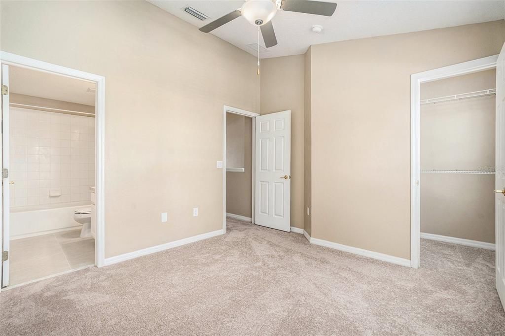 В аренду: $1,900 (2 спален, 2 ванн, 1216 Квадратных фут)