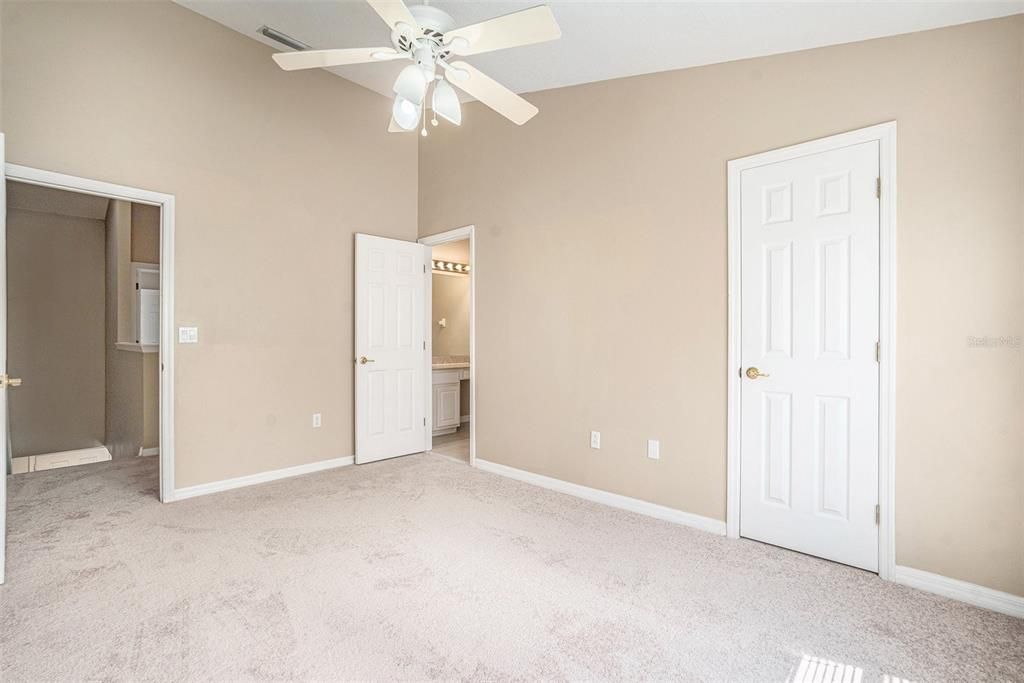 В аренду: $1,900 (2 спален, 2 ванн, 1216 Квадратных фут)