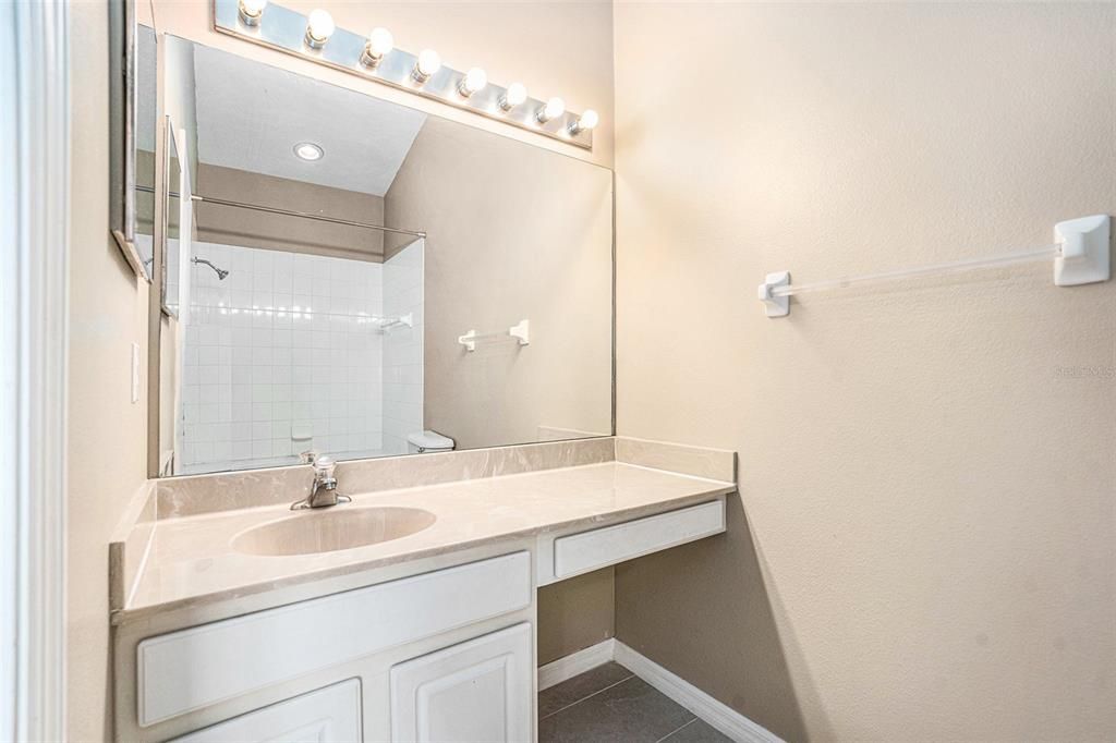 В аренду: $1,900 (2 спален, 2 ванн, 1216 Квадратных фут)