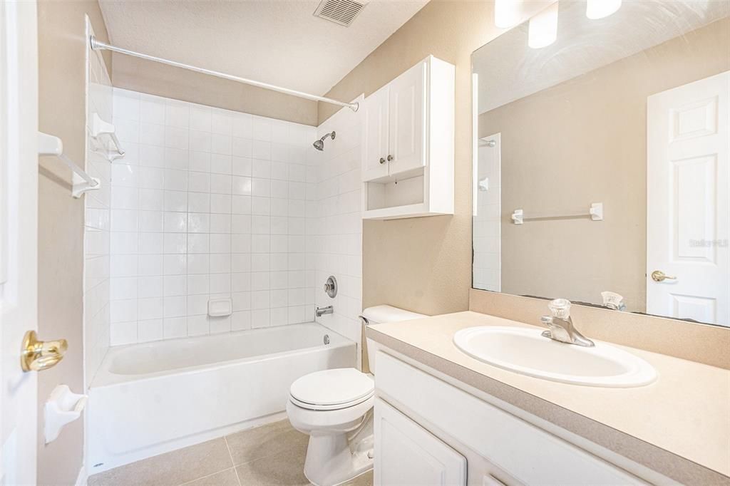 В аренду: $1,900 (2 спален, 2 ванн, 1216 Квадратных фут)