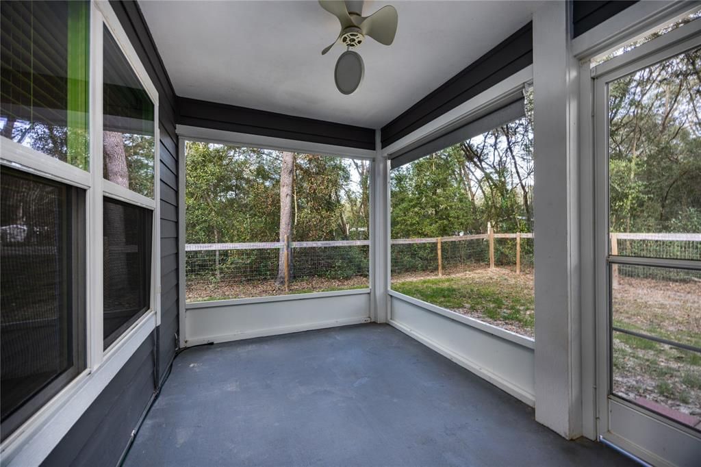 For Sale: $325,000 (3 beds, 2 baths, 1397 Square Feet)