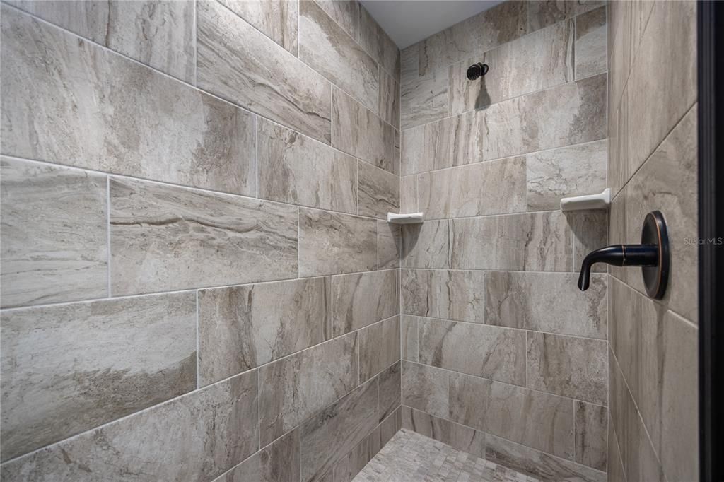 For Sale: $325,000 (3 beds, 2 baths, 1397 Square Feet)