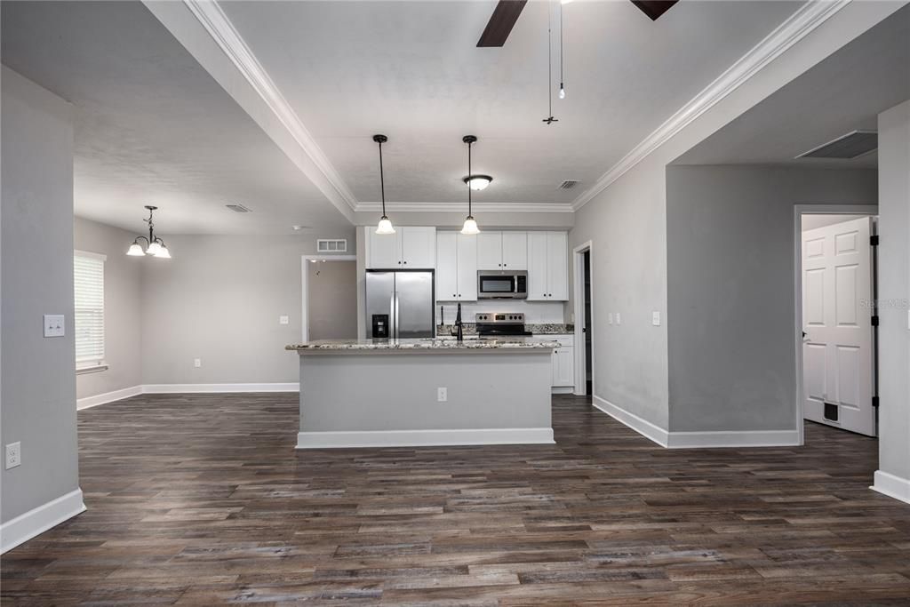 For Sale: $325,000 (3 beds, 2 baths, 1397 Square Feet)