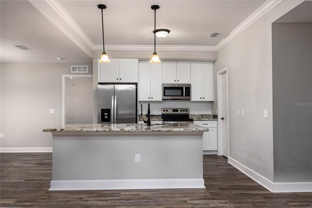 For Sale: $325,000 (3 beds, 2 baths, 1397 Square Feet)