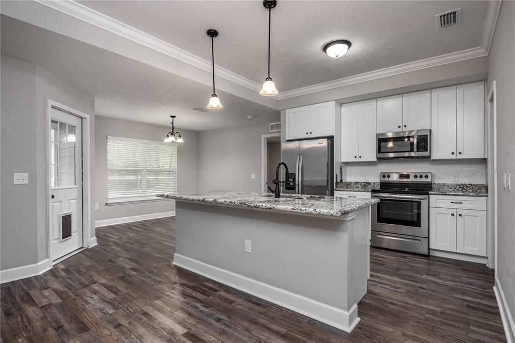 For Sale: $325,000 (3 beds, 2 baths, 1397 Square Feet)