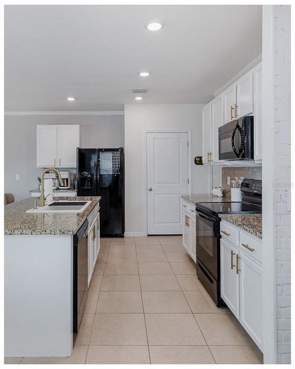 На продажу: $450,000 (4 спален, 2 ванн, 2007 Квадратных фут)