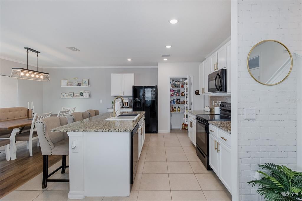 На продажу: $450,000 (4 спален, 2 ванн, 2007 Квадратных фут)