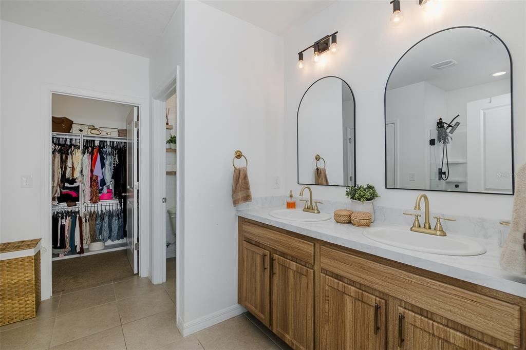 На продажу: $450,000 (4 спален, 2 ванн, 2007 Квадратных фут)