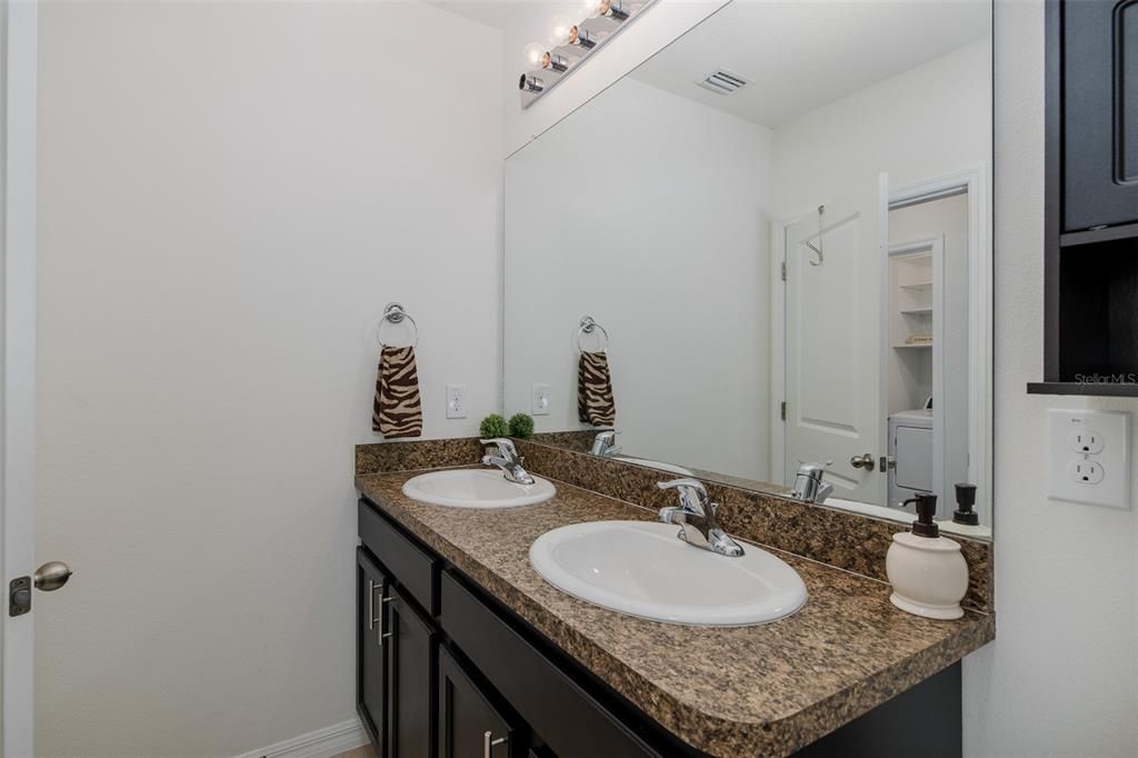 На продажу: $450,000 (4 спален, 2 ванн, 2007 Квадратных фут)