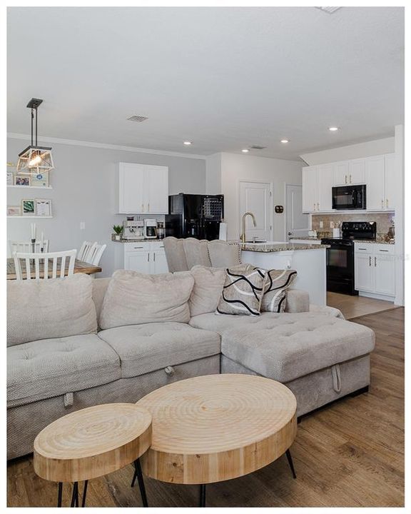 На продажу: $450,000 (4 спален, 2 ванн, 2007 Квадратных фут)