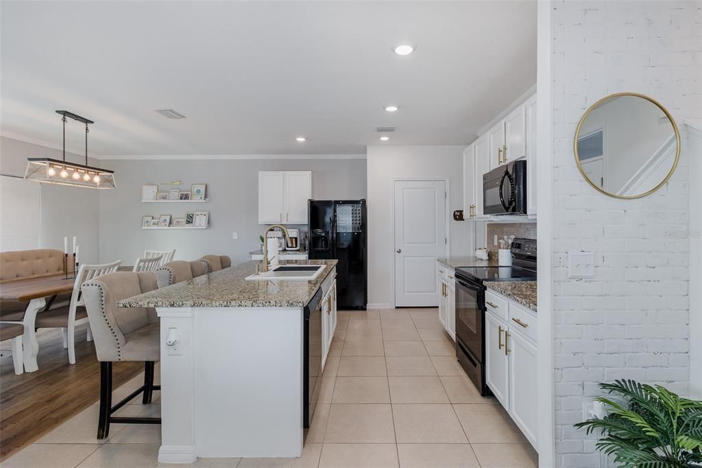 На продажу: $450,000 (4 спален, 2 ванн, 2007 Квадратных фут)