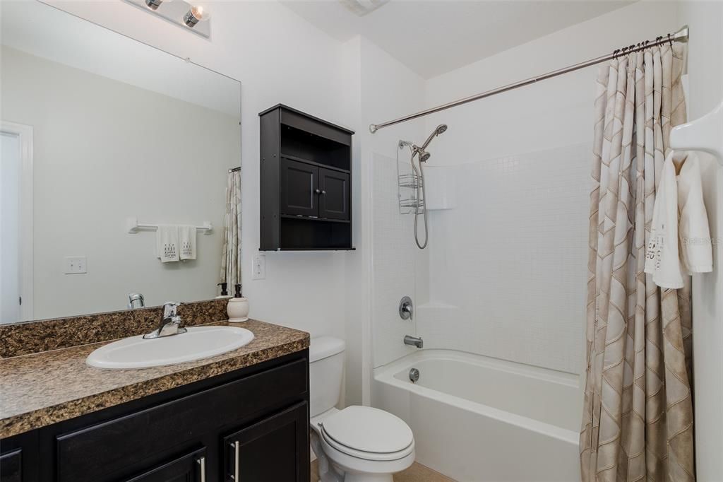 На продажу: $450,000 (4 спален, 2 ванн, 2007 Квадратных фут)