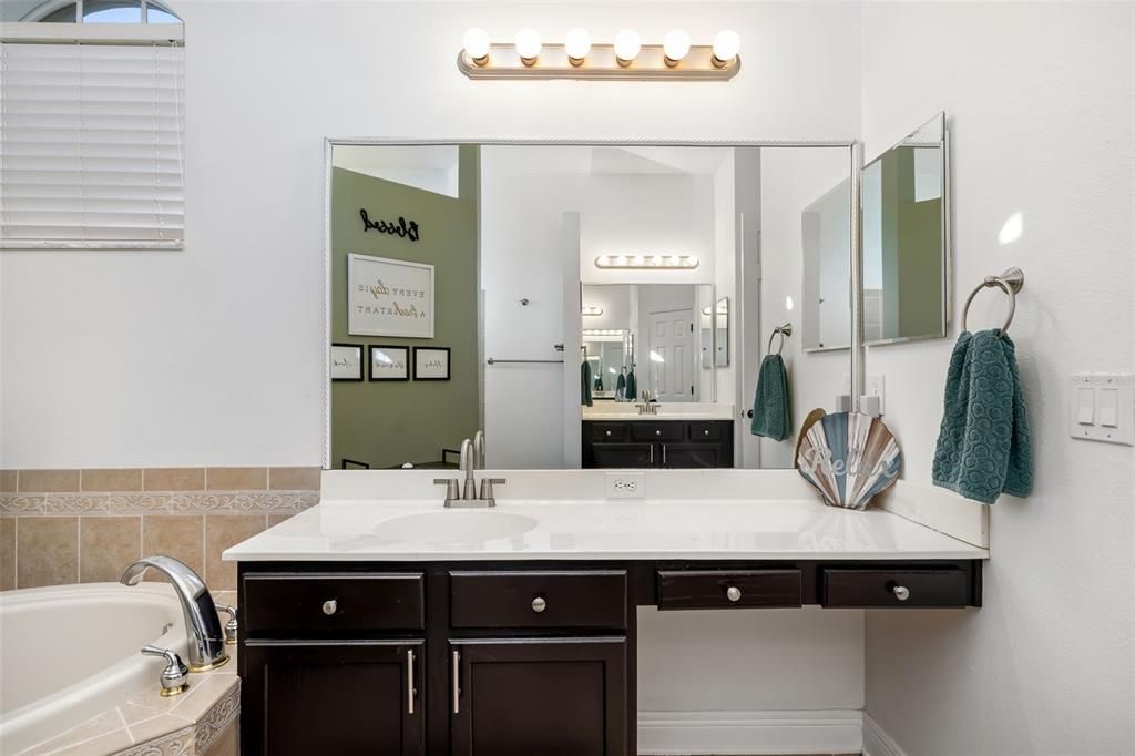 На продажу: $849,900 (4 спален, 3 ванн, 3282 Квадратных фут)