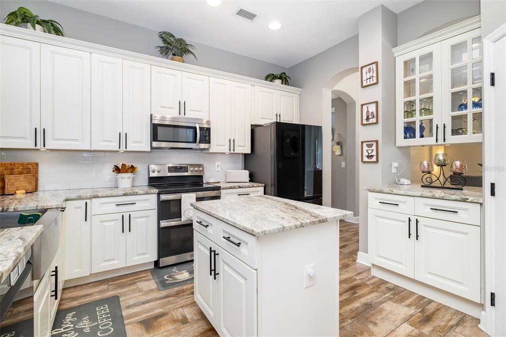 На продажу: $849,900 (4 спален, 3 ванн, 3282 Квадратных фут)