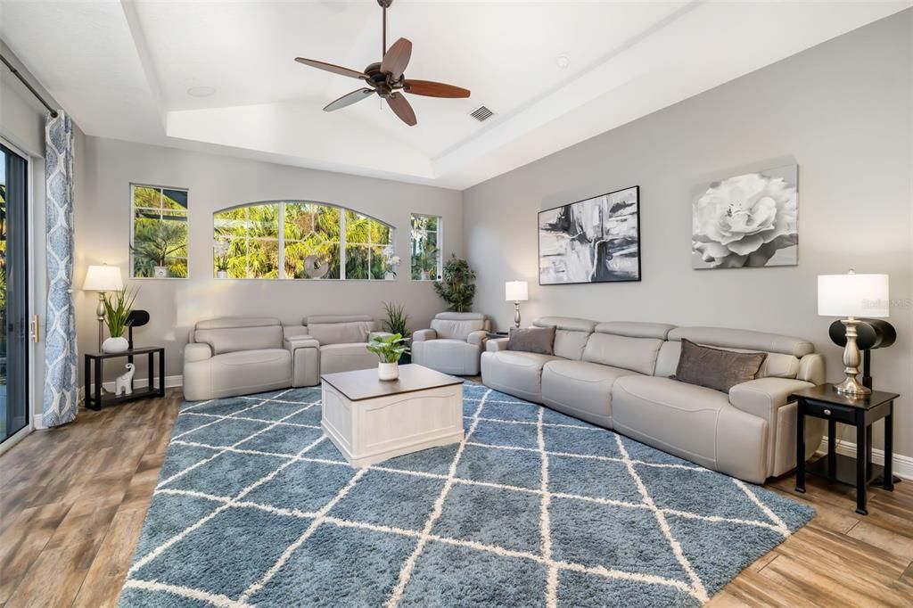 На продажу: $849,900 (4 спален, 3 ванн, 3282 Квадратных фут)