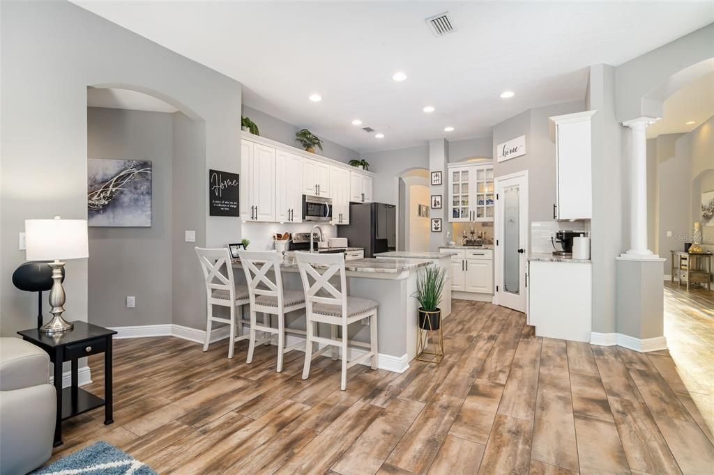 На продажу: $849,900 (4 спален, 3 ванн, 3282 Квадратных фут)