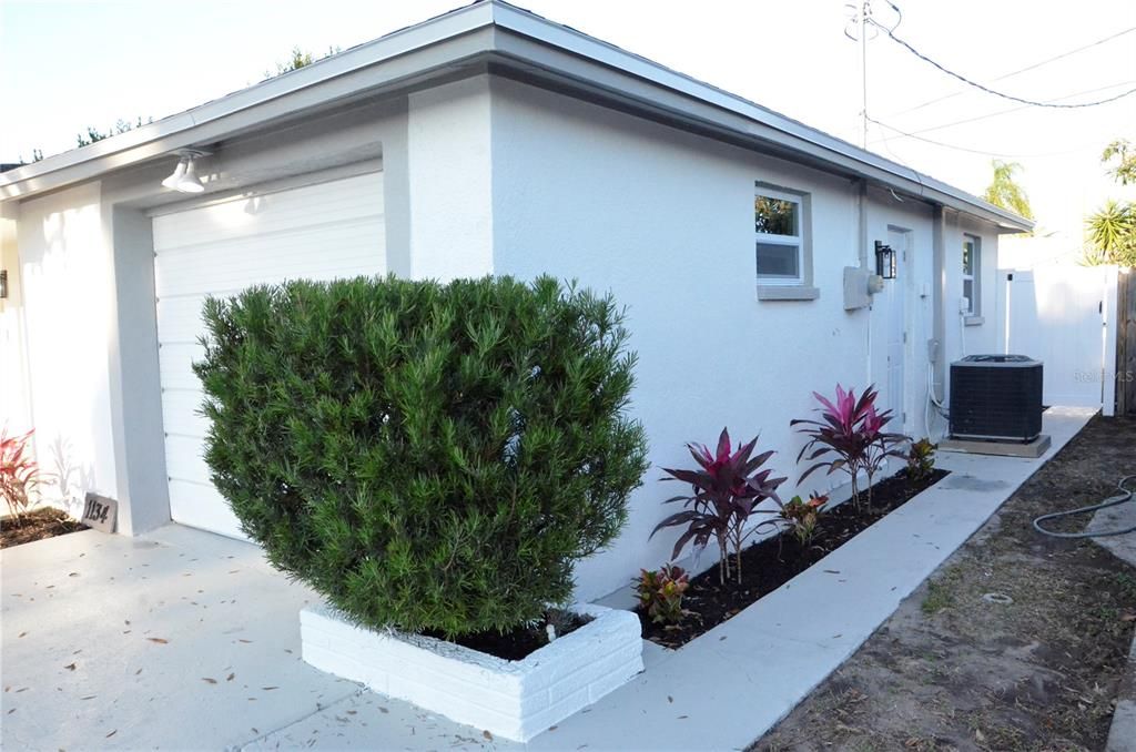 For Sale: $255,900 (2 beds, 2 baths, 1170 Square Feet)