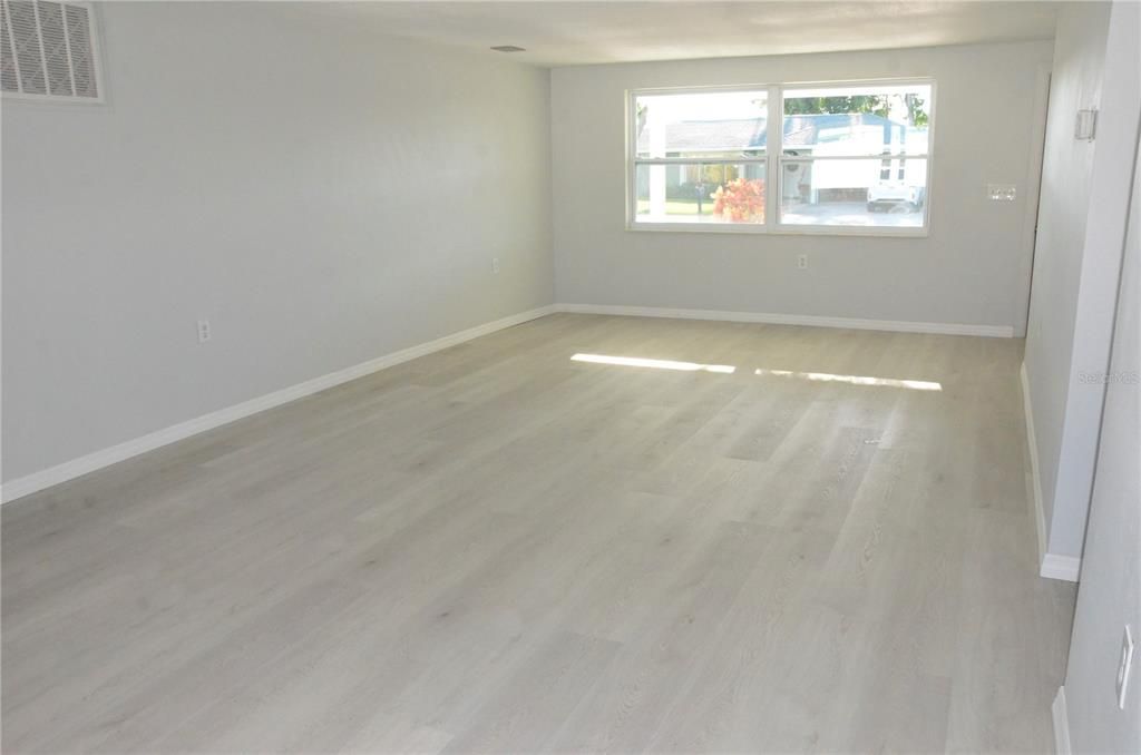 For Sale: $255,900 (2 beds, 2 baths, 1170 Square Feet)