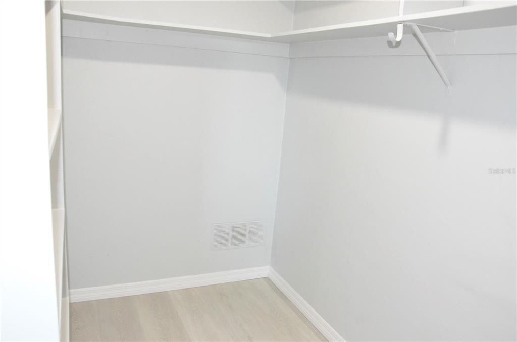 For Sale: $255,900 (2 beds, 2 baths, 1170 Square Feet)