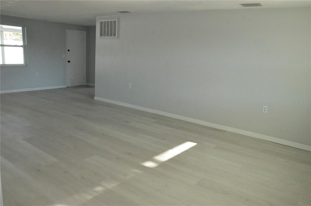 For Sale: $255,900 (2 beds, 2 baths, 1170 Square Feet)