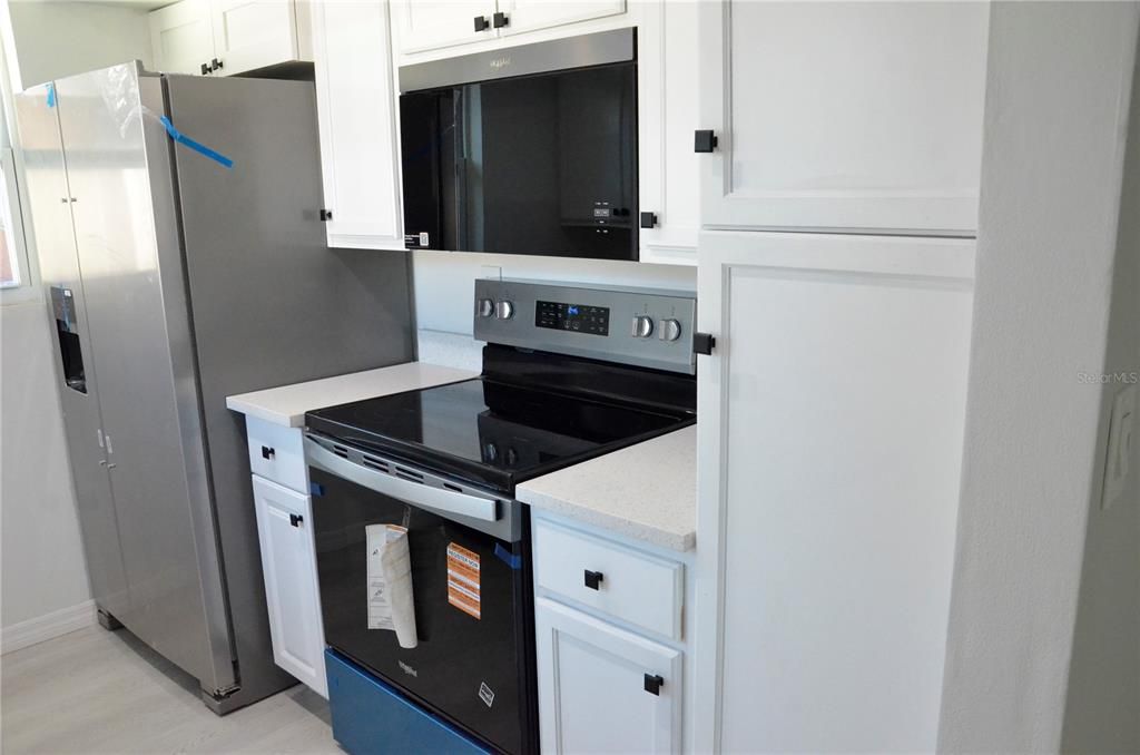 For Sale: $255,900 (2 beds, 2 baths, 1170 Square Feet)