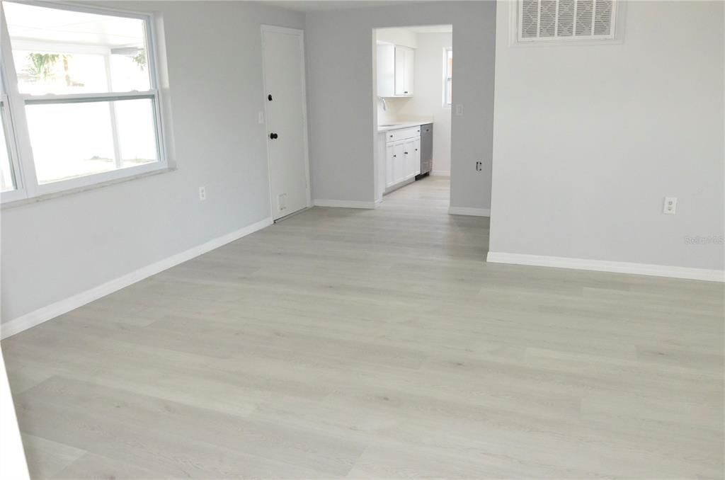 For Sale: $255,900 (2 beds, 2 baths, 1170 Square Feet)