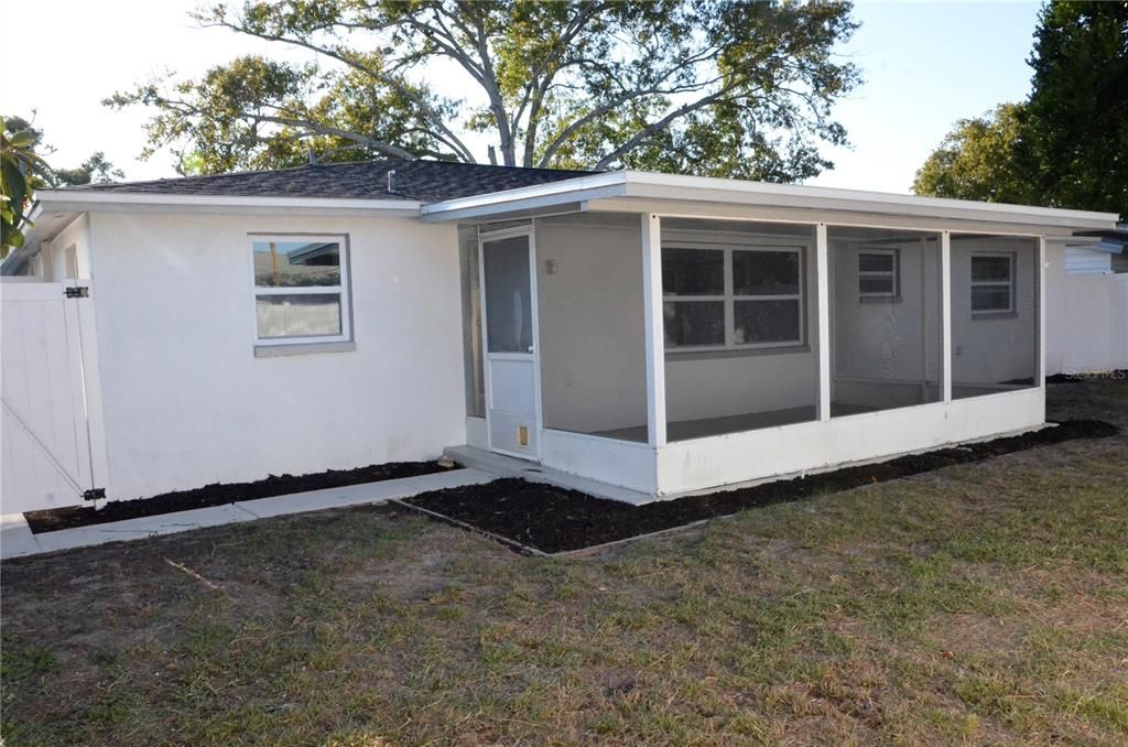 For Sale: $255,900 (2 beds, 2 baths, 1170 Square Feet)