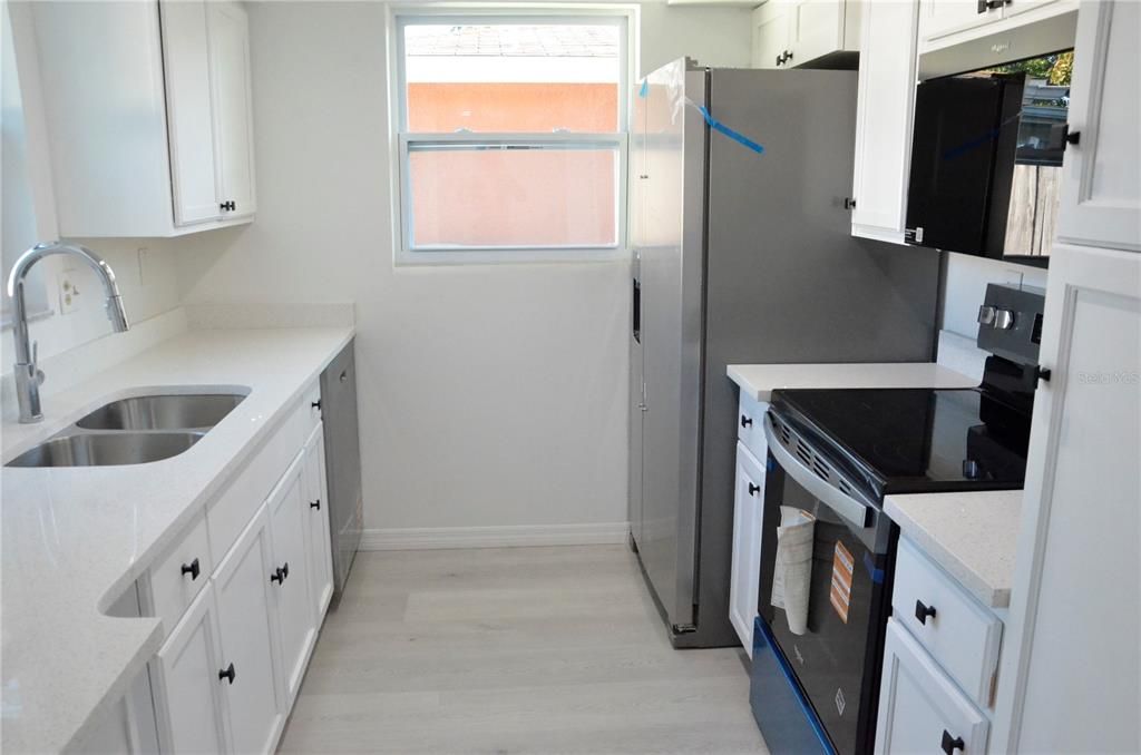 For Sale: $255,900 (2 beds, 2 baths, 1170 Square Feet)