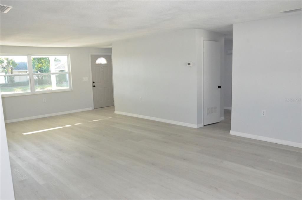 For Sale: $255,900 (2 beds, 2 baths, 1170 Square Feet)