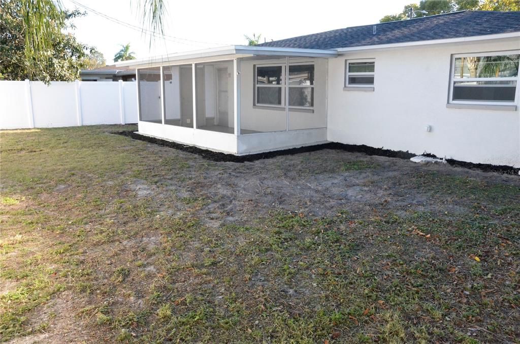 For Sale: $255,900 (2 beds, 2 baths, 1170 Square Feet)