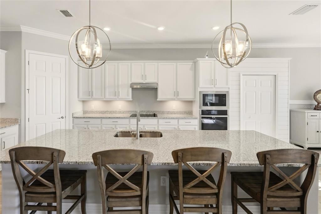 For Sale: $815,000 (3 beds, 3 baths, 2461 Square Feet)