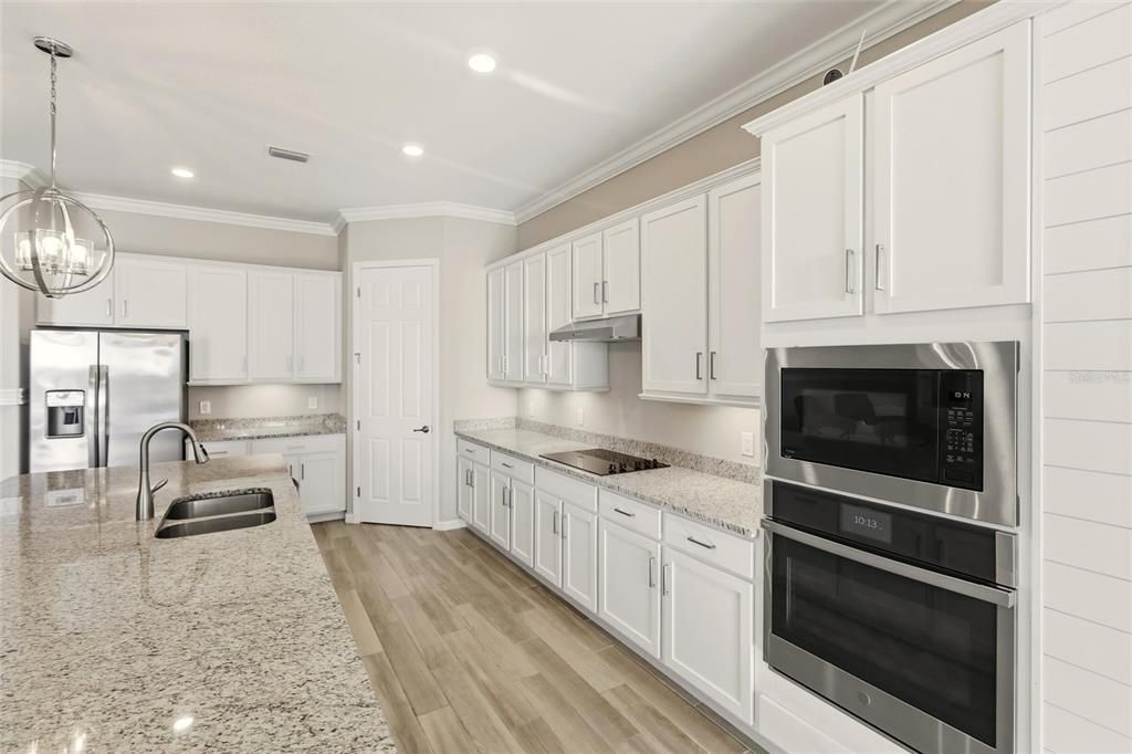 For Sale: $815,000 (3 beds, 3 baths, 2461 Square Feet)