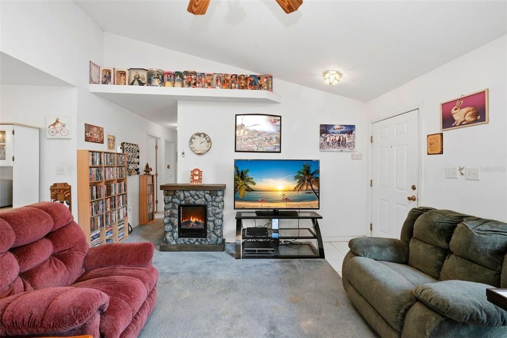 На продажу: $244,900 (3 спален, 2 ванн, 999 Квадратных фут)