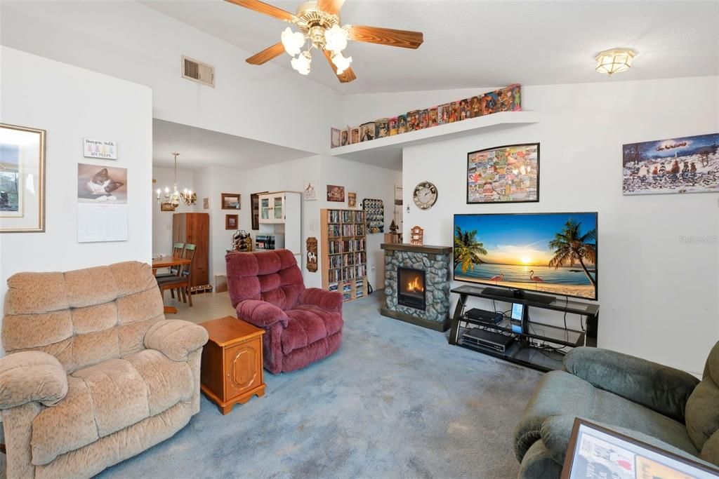 На продажу: $244,900 (3 спален, 2 ванн, 999 Квадратных фут)