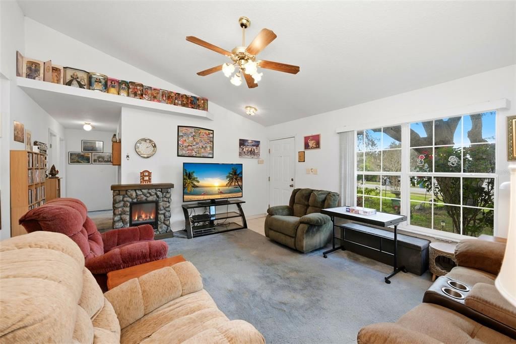 На продажу: $244,900 (3 спален, 2 ванн, 999 Квадратных фут)