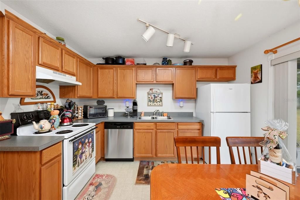 На продажу: $244,900 (3 спален, 2 ванн, 999 Квадратных фут)