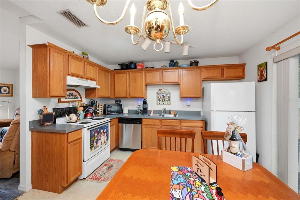 На продажу: $244,900 (3 спален, 2 ванн, 999 Квадратных фут)