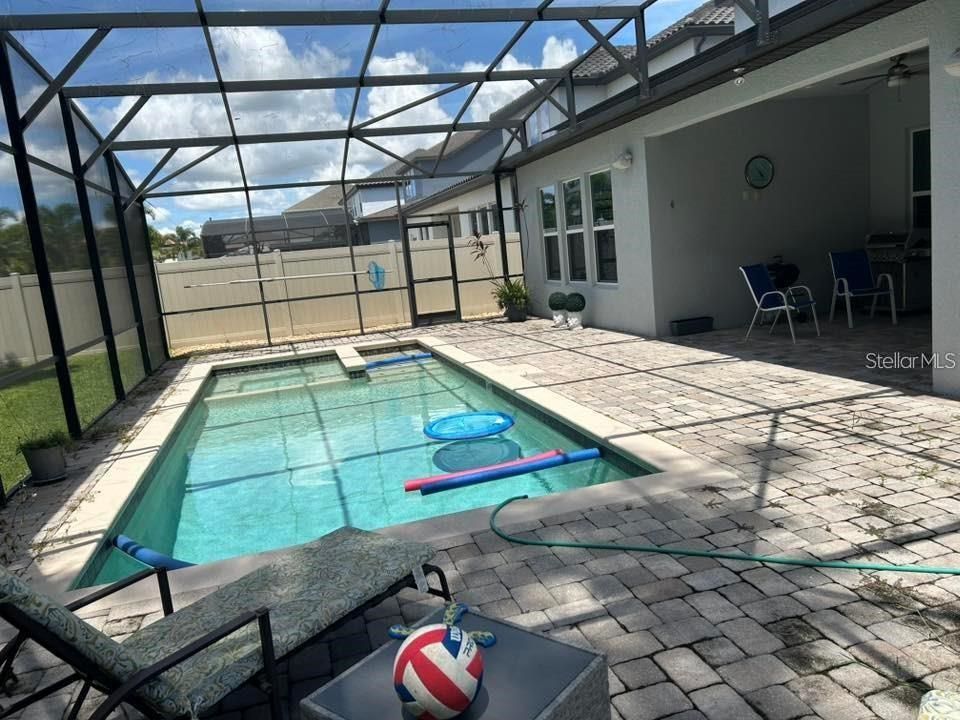 出租: $5,000 (5 贝兹, 4 浴室, 4121 平方英尺)