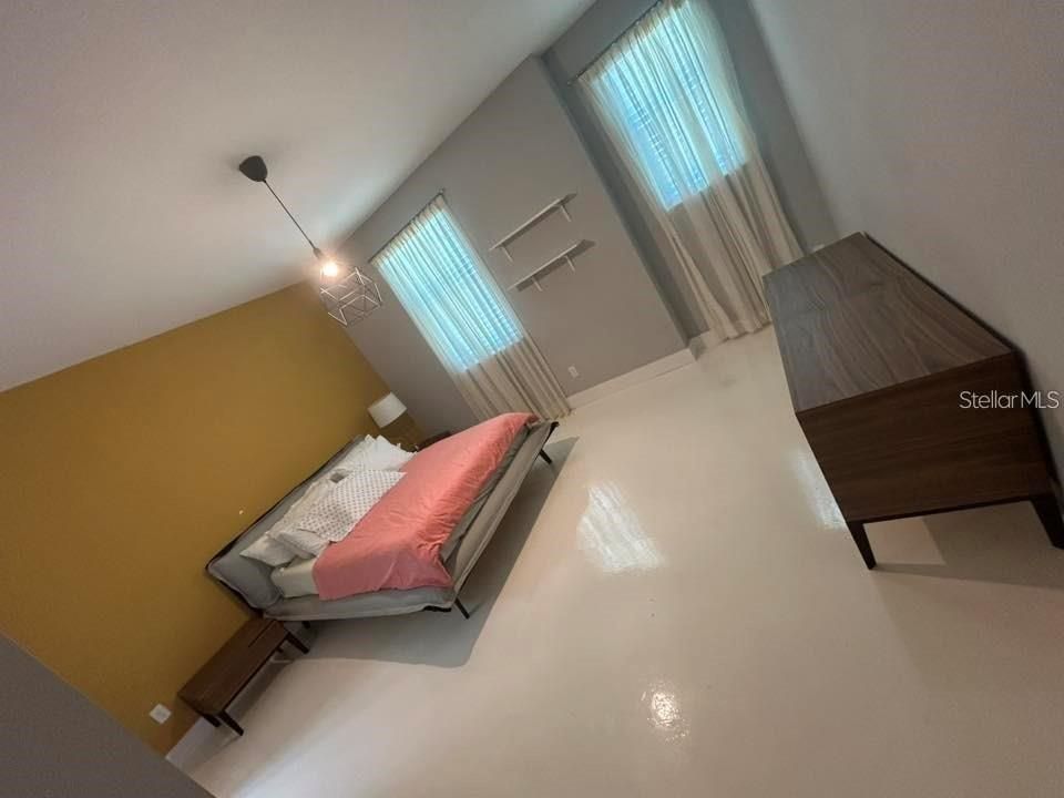 出租: $5,000 (5 贝兹, 4 浴室, 4121 平方英尺)