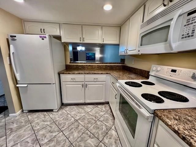 В аренду: $1,700 (2 спален, 2 ванн, 1120 Квадратных фут)