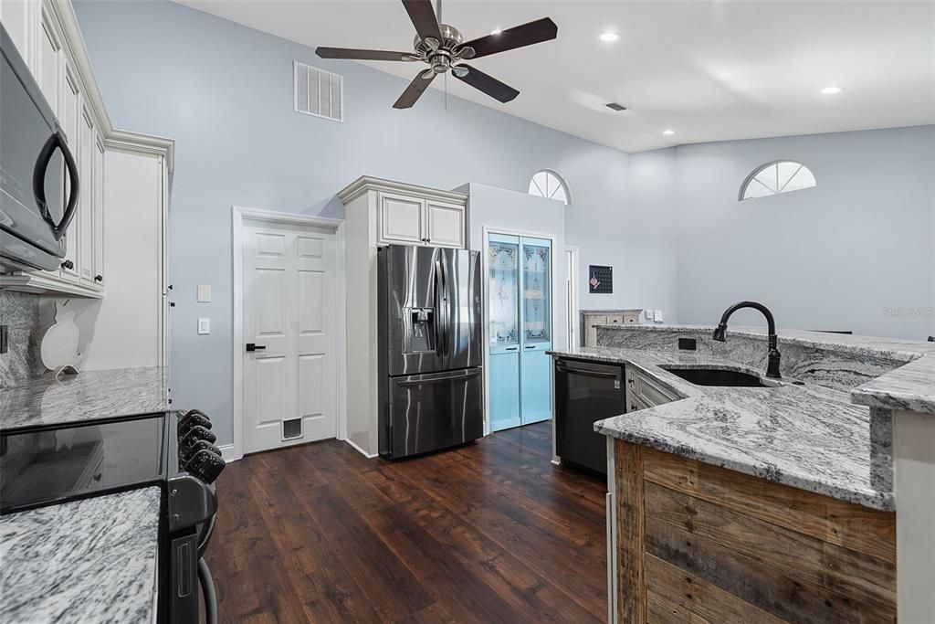 For Sale: $560,000 (4 beds, 3 baths, 2588 Square Feet)