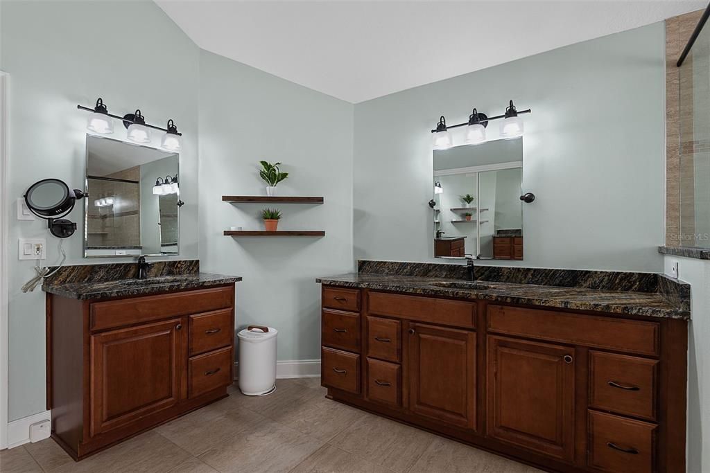 For Sale: $560,000 (4 beds, 3 baths, 2588 Square Feet)