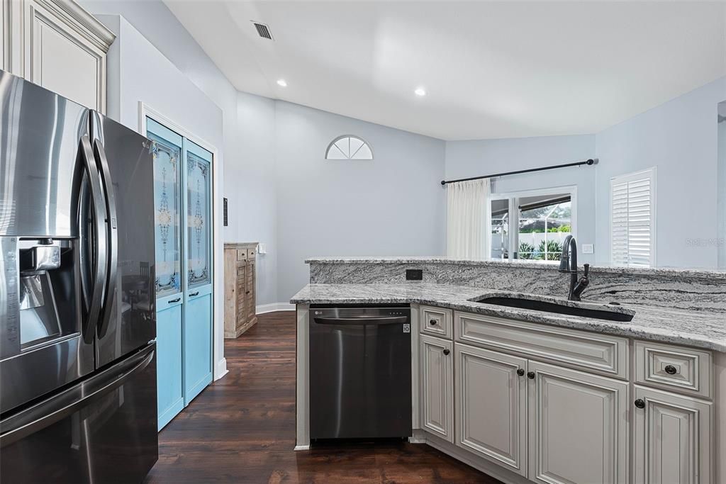 For Sale: $560,000 (4 beds, 3 baths, 2588 Square Feet)